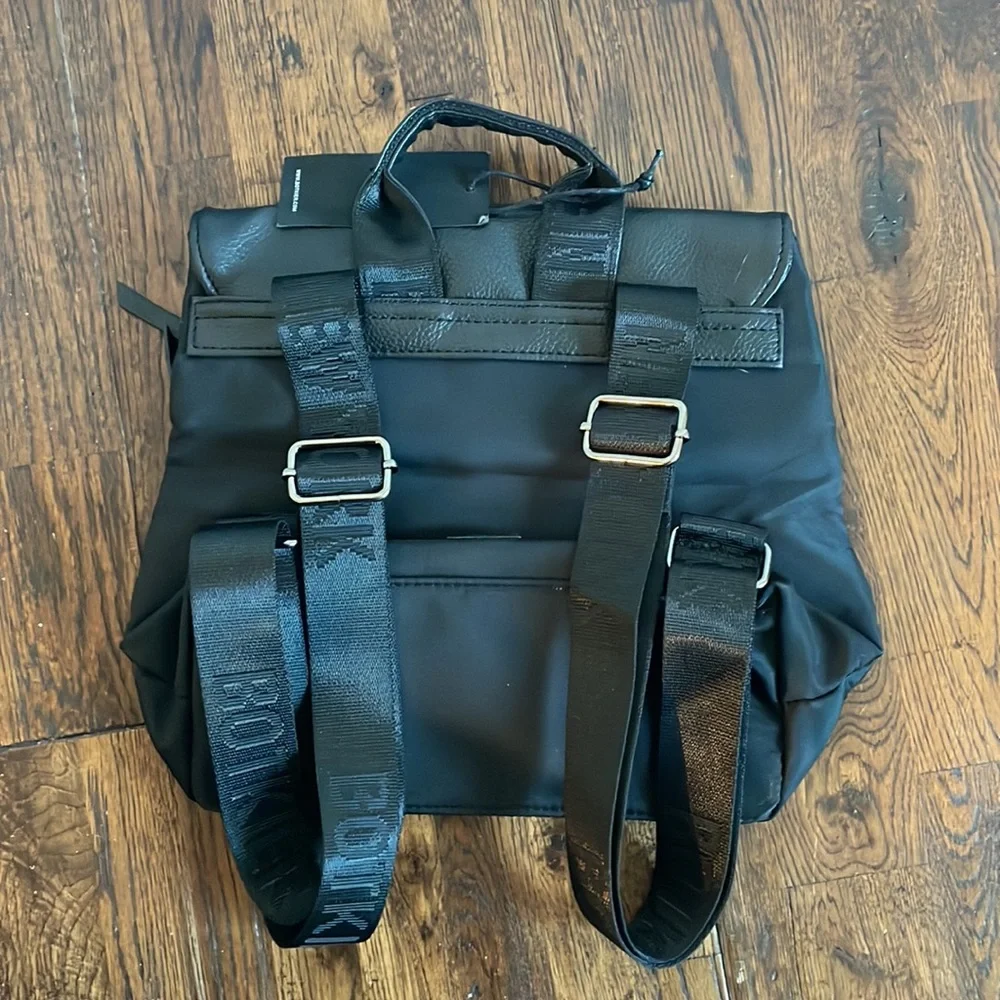 Botkier New York Mini Trigger Black Backpack with silver zipper detailing, vegan - Picture 3 of 16